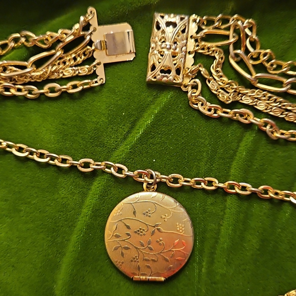 Vintage 5-layer Gold-tone Cascading Necklace with Locket - Women Jewelry - Picture 6 of 6